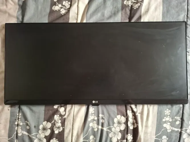 Monitor LG 29" Ultrawide - Usado, com defeito na imagem