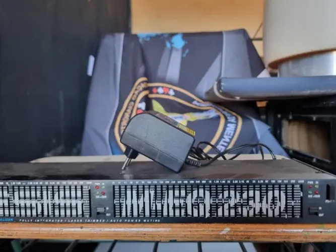 Equalizador Gráfico profissional Alesis Modelo M-eq 230 bem conservado funcionando 100%