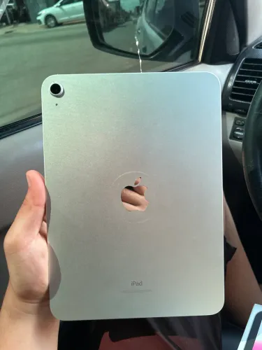 iPad 10. Branco, 64 gb, o mais novo da categoria, menos de 1 ano de uso.