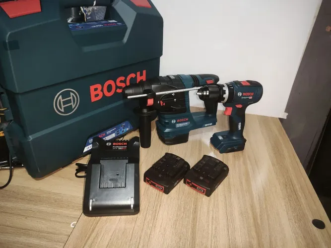 KIT PARAFUSADEIRA e MARTELETE 18V BOSCH
