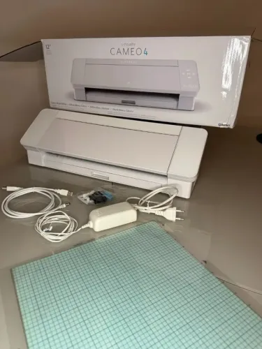 2 Silhouette Cameo 4