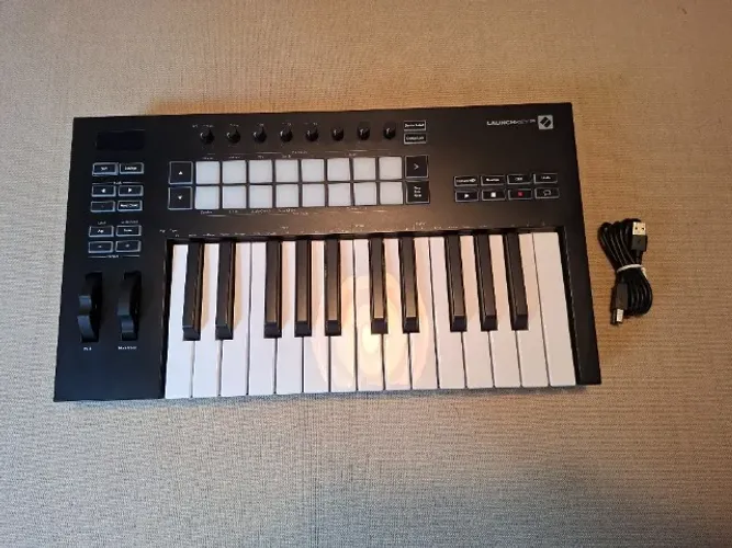 Teclado Controlador Midi Novation Launchkey 25 Mk3 *SOMENTE VENDA