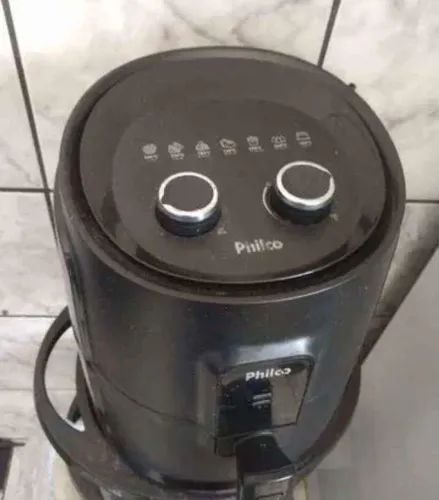 Air fryer Philco gourmet Black 4 litros ótimo fumcionamento