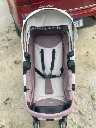 Carrinho de passei com bebê conforto