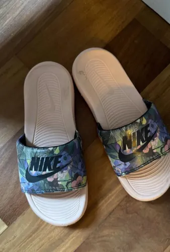 Chinelo Nike