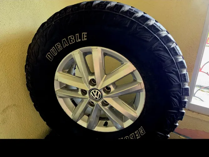 Rodas de liga leve R16 com pneus 265/75 para VW Amarok