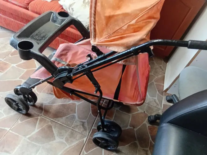 Carinho de bebê e bolsa