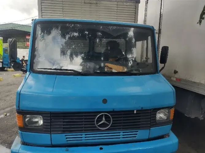 Mercedes 710 ano 99
