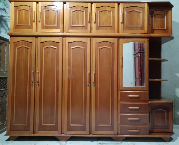 Guarda roupa de Madeira