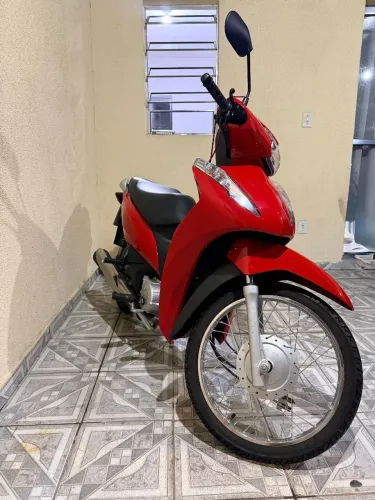 Bis extremamente nova com apenas 2 mil km....