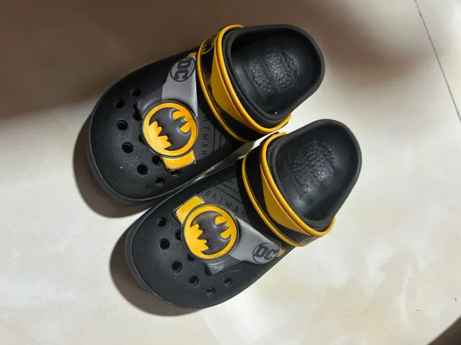 Vende-se crocs masculino tam: 29