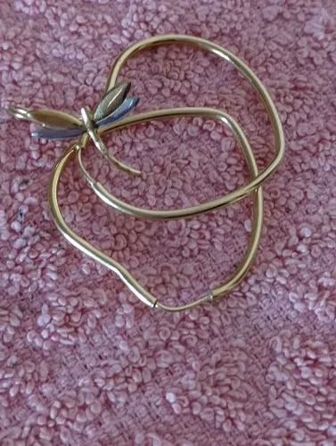 Brinco de coraçao em ouro
