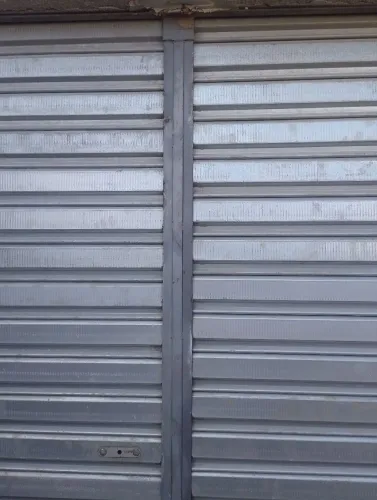 Porta de esteira 2.40 de largura 2.10 altura
