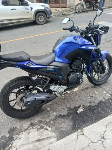 Vendo ou troco por moto menor.