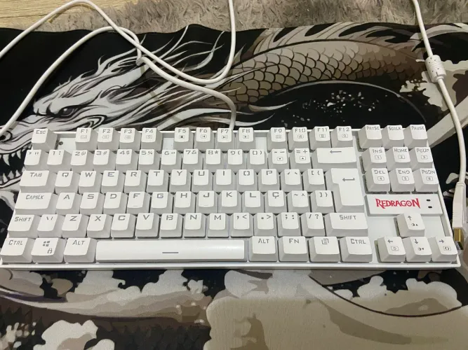 TECLADO MECÂNICO BRANCO RGB KUMARA REDRAGON