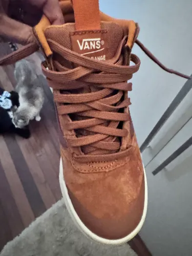 Tênis Vans Sk8-Hi MTE 1, marrom/caramelo, com camurça e detalhes de outdoor.
