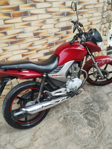Moto quase toda original