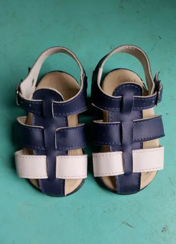 Sapato de bebê tamanho18