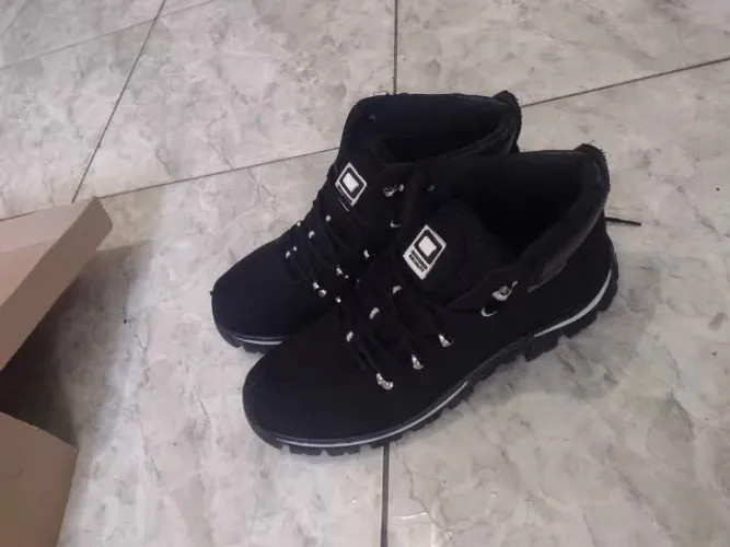 bota adventure N" 42 novinha nunca usado
