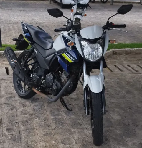 Motos