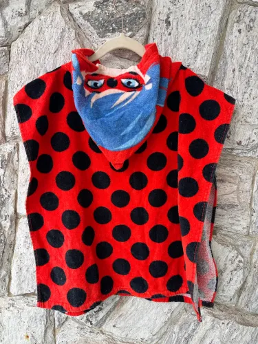 Toalha poncho infantil com capuz. Tema LadyBug