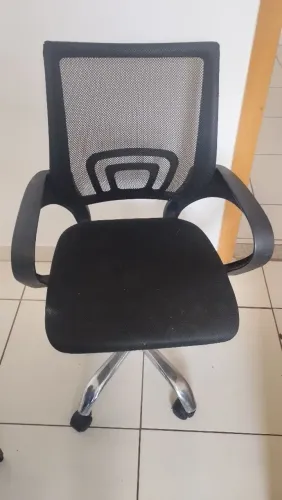 Cadeira de Escritório Giratória Mesh Preta - Bom Estado