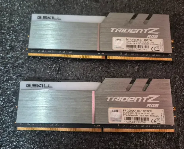 Memoria Ram TridentZ DDR4 3000 MHZ 2x8GB