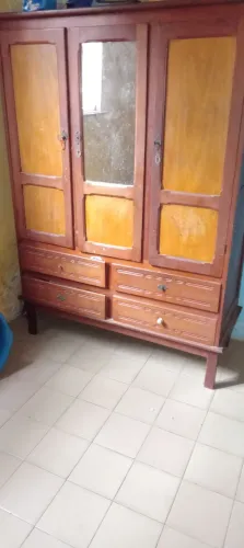 Guarda roupa solteiro de Madeira