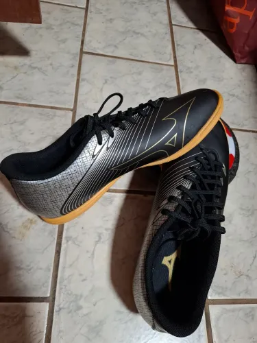 Chuteira Futsal Mizuno Genius In - Preto+Dourado