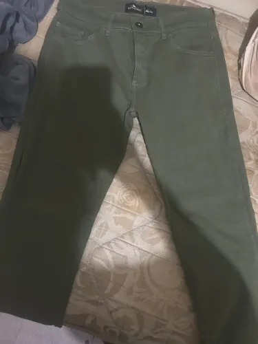 calça jeans verde musgo, Nova. Nunca usada.