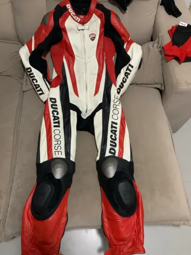 Macacão Dainese tamanho 48