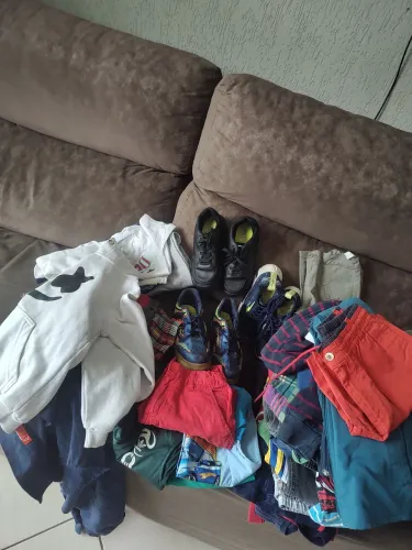 Lote de roupas infantil menino tm 4/5 anos 50 peças