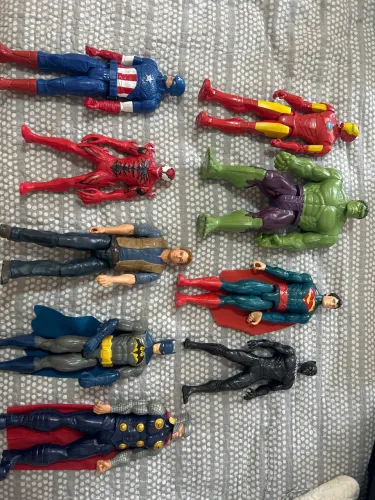 Kit Bonecos Super-Heróis (Marvel e DC) + Aventureiro - 9 peças