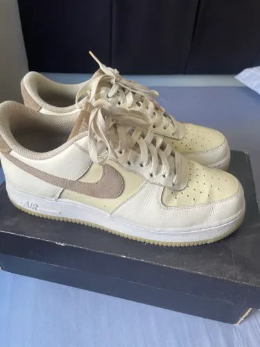 Tenis Nike Air Force 1 '07 LV8