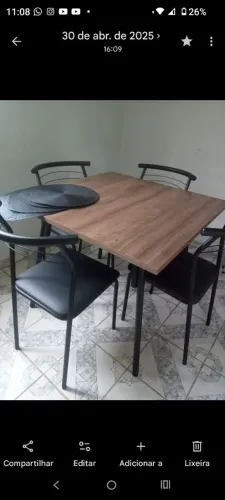 MESA COM 4 CADEIRAS !!