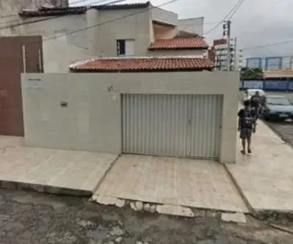 Aluga-se duplex no luzia