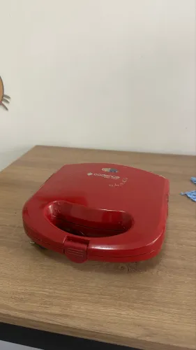 Sanduicheira Cadence Easy Meal Vermelha - Funcionando