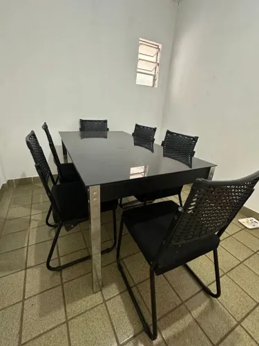 Vende-se conjunto de mesa+cadeiras