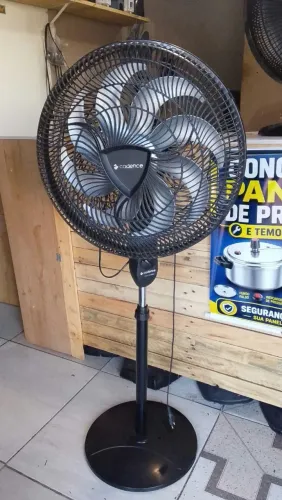 ventilador grande candence de coluna