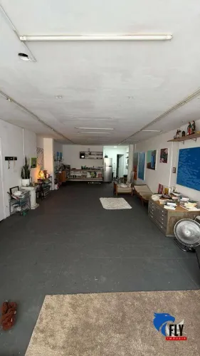 Locação de imóvel comercial ou residencial em local movimentado.