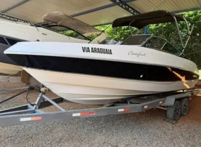 Muito Nova! Lancha Ventura 230 GII com Mercury Verado 250HP
