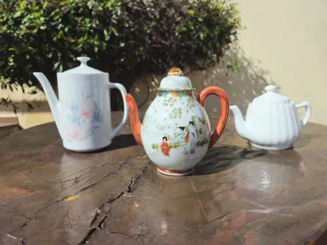 Conjunto de 3 Bules Colecionáveis Originais em Porcelana Antiga