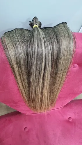 Cabelo Louro mesclado cada 100g 55cm na tela 