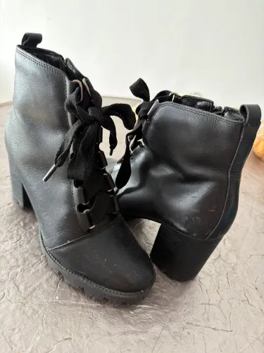 Bota preta 37( Constance 150)caramelo cano longo 36 couro (380)