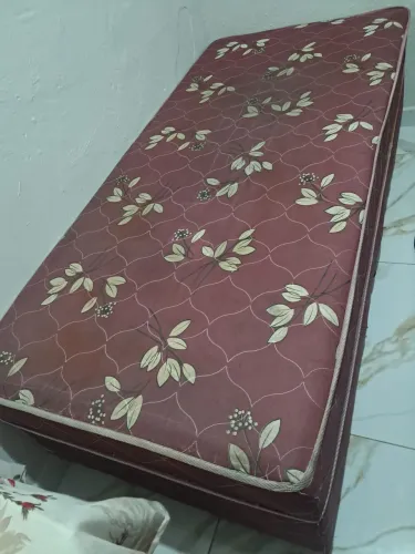Cama de solteiro boa toda