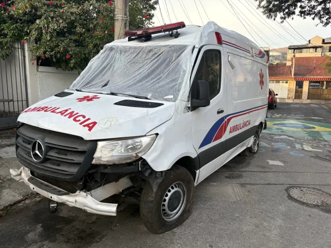 Mercedes-Benz Sprinter 417 Furgão Ext. L.t.a Die. (e6) 2025