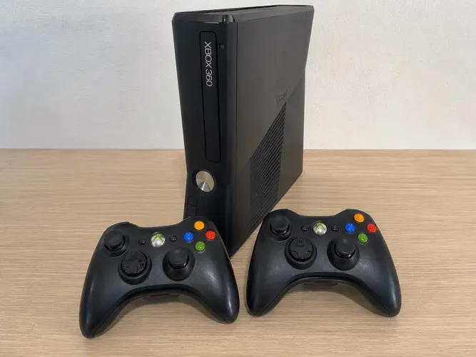 Xbox 360 Slim Preto - Muito Conservado