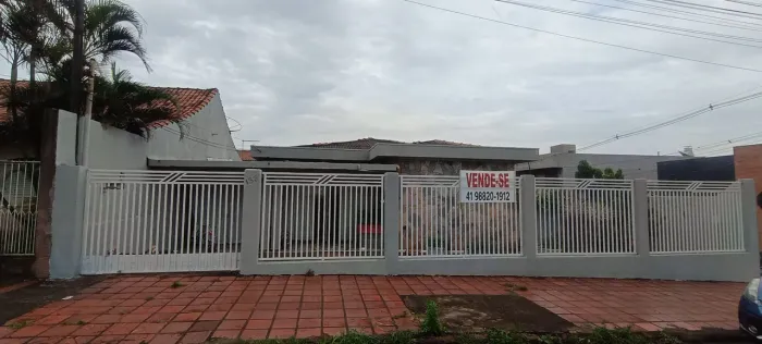 Vende-se casa no centro de Cornélio Procópio