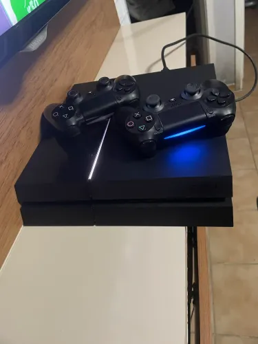 Ps4 fat + 2 controles Sony