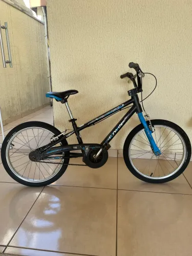Bicicleta B TWIN aro 20